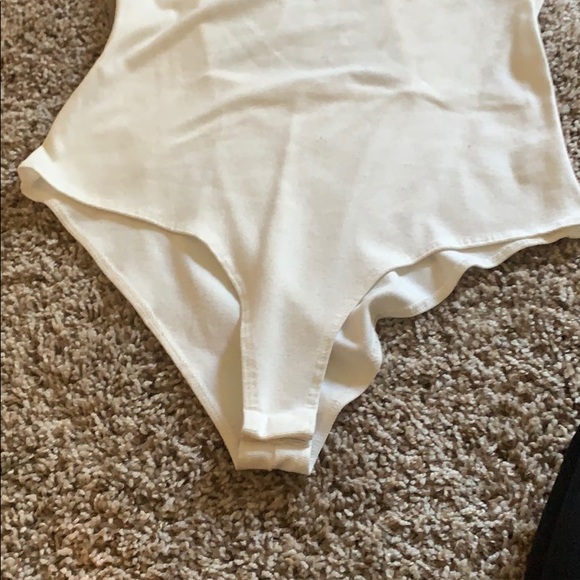 White body suit with ruffle sleeve - Picture 4 of 4